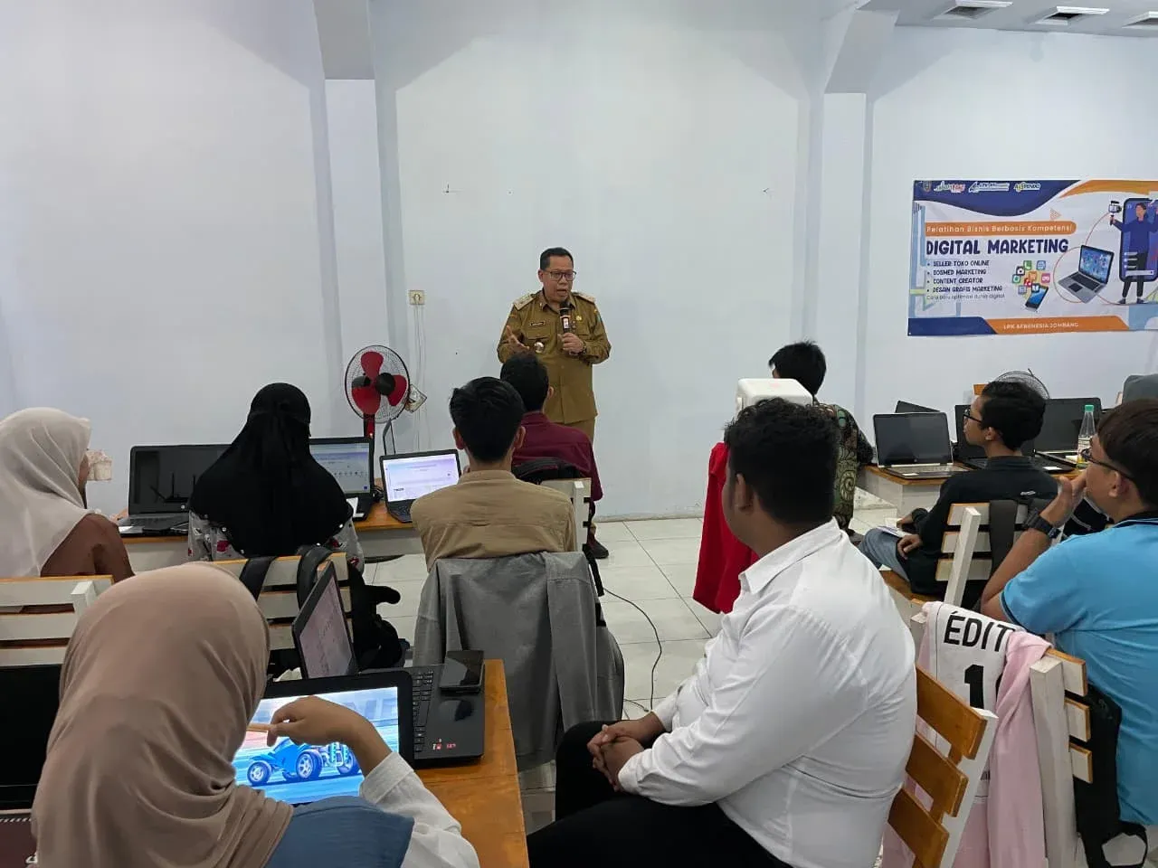 Foto Aktivitas Digital Business (AI-Driven Track)